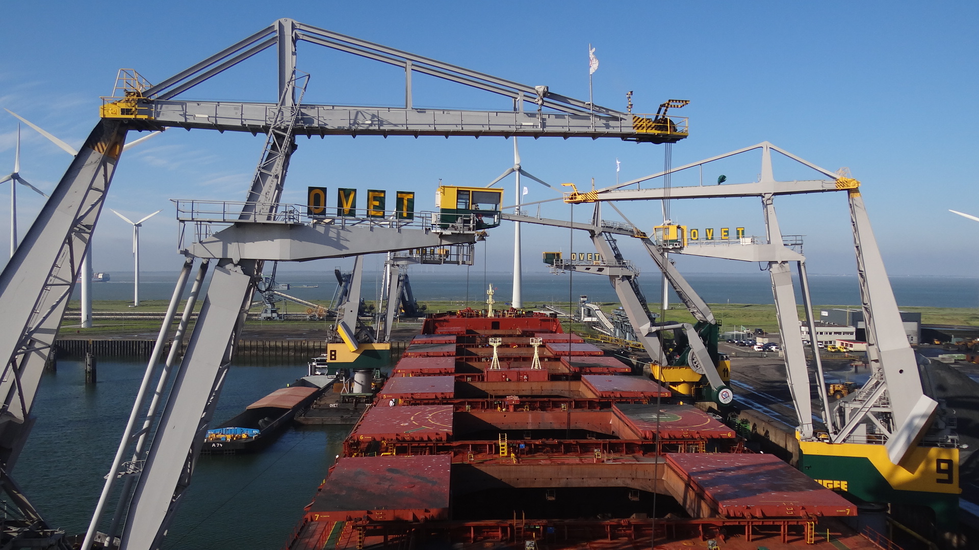 Discharging with 4 Floating cranes